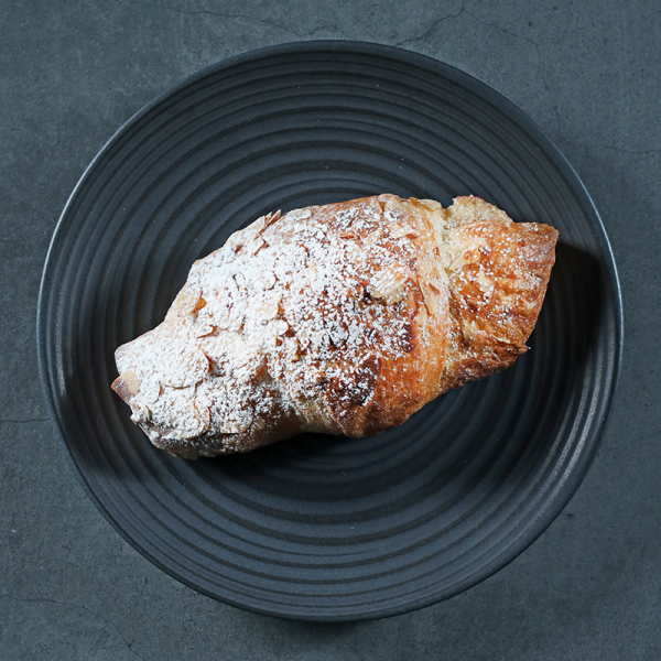 Croissant mit Marzipanfüllung