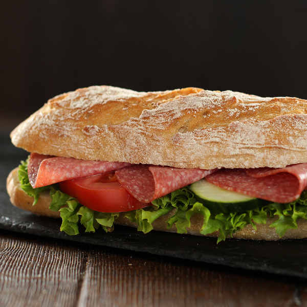 Spitzweck mit Salami