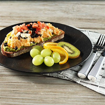 Straßburger mit Avodaco und Ei