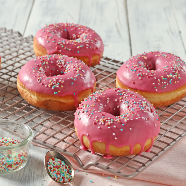 Donut mit Erdbeerfüllung