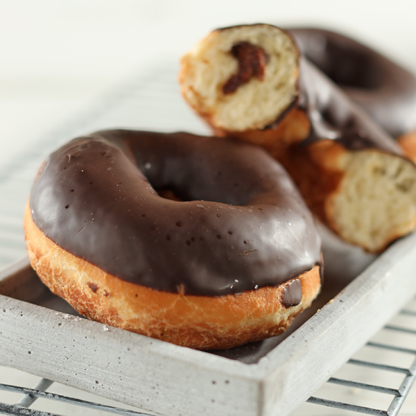 Donut mit Nougatcremefüllung