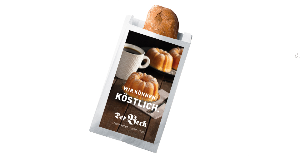Papiertüte von Der Beck, aus der ein Brot herausschaut