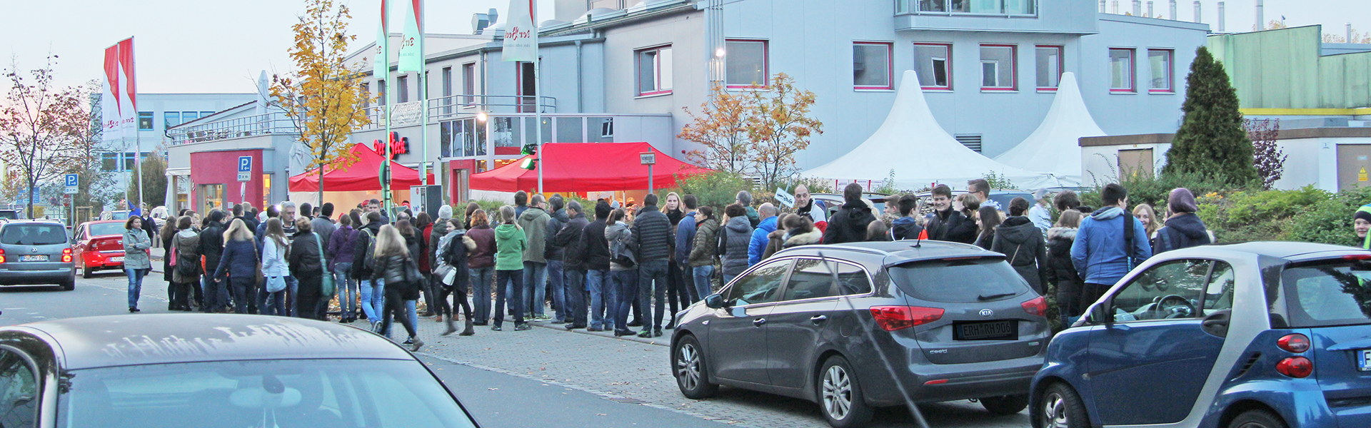 Menschenschlange vor der Der Beck-Zentrale bei der Veranstaltung "Lange Nacht der Wissenschaften"
